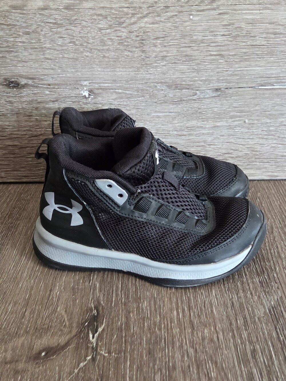 Under Armour Kids' Black Basketball Shoes Sz 11